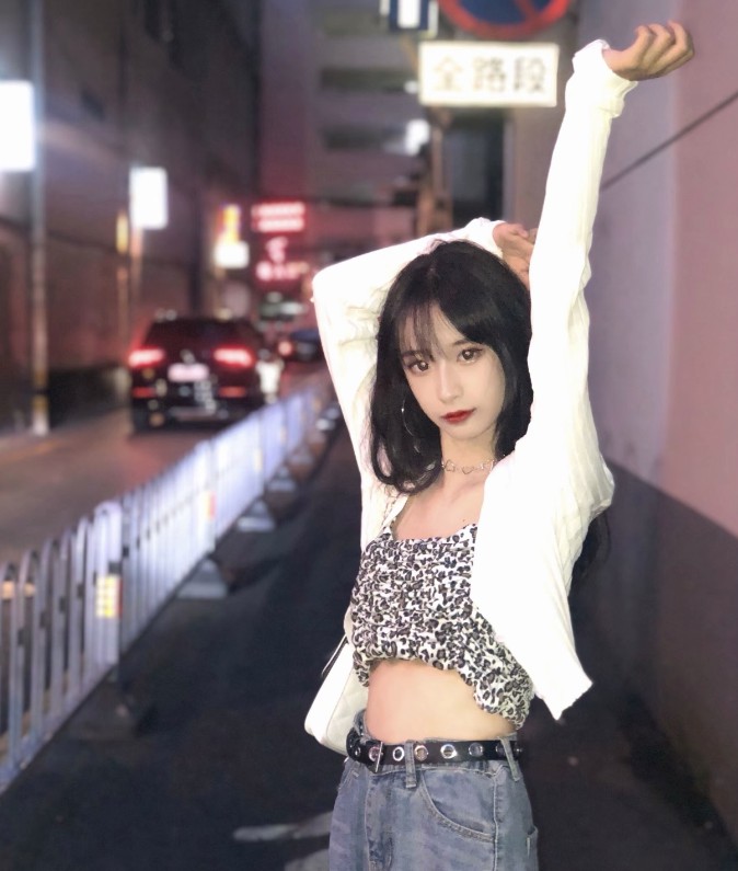 爆艹三亚比基尼美女 艹出白浆 无情打桩